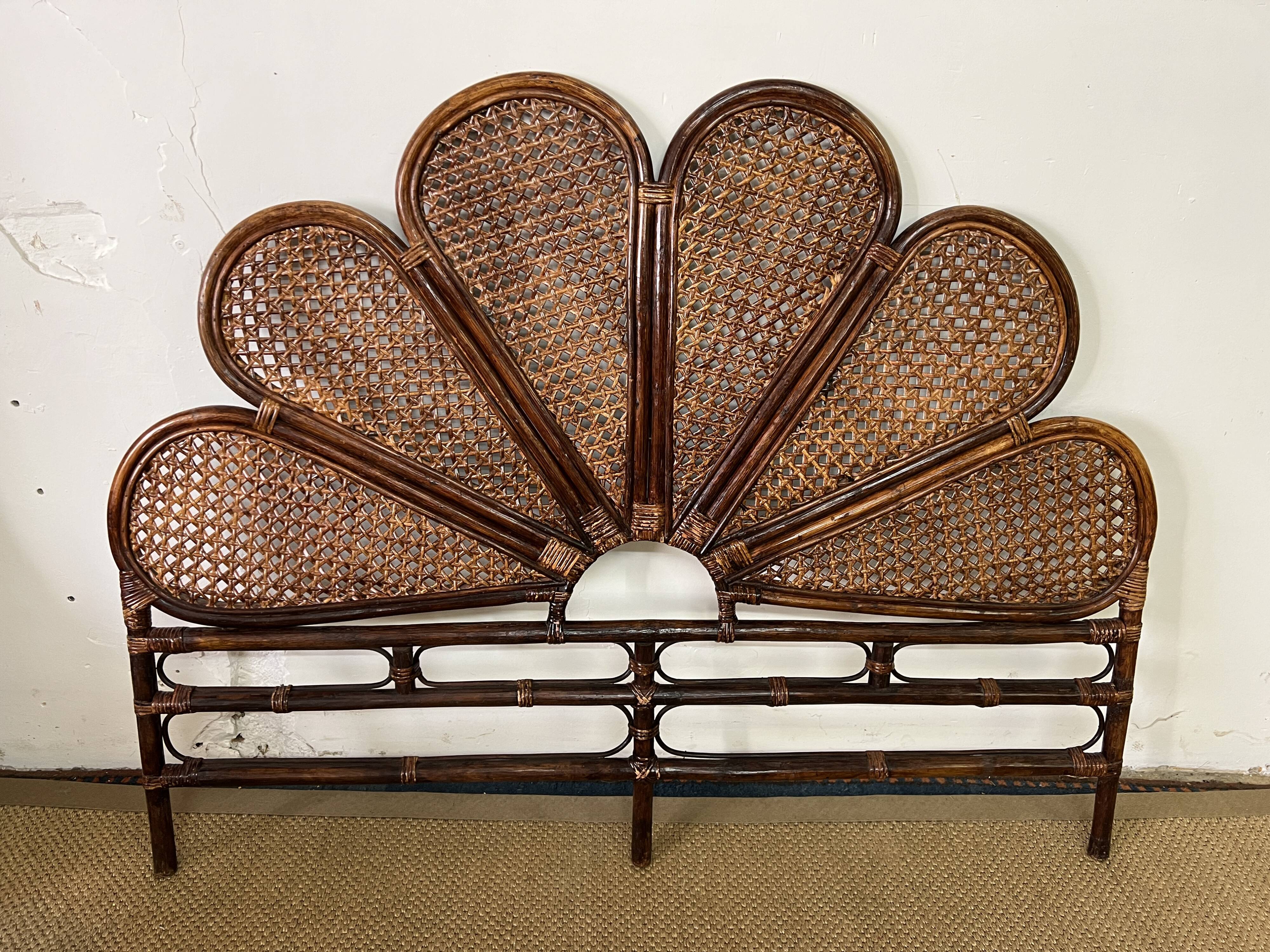 Rosette headboard in vintage rattan and canework