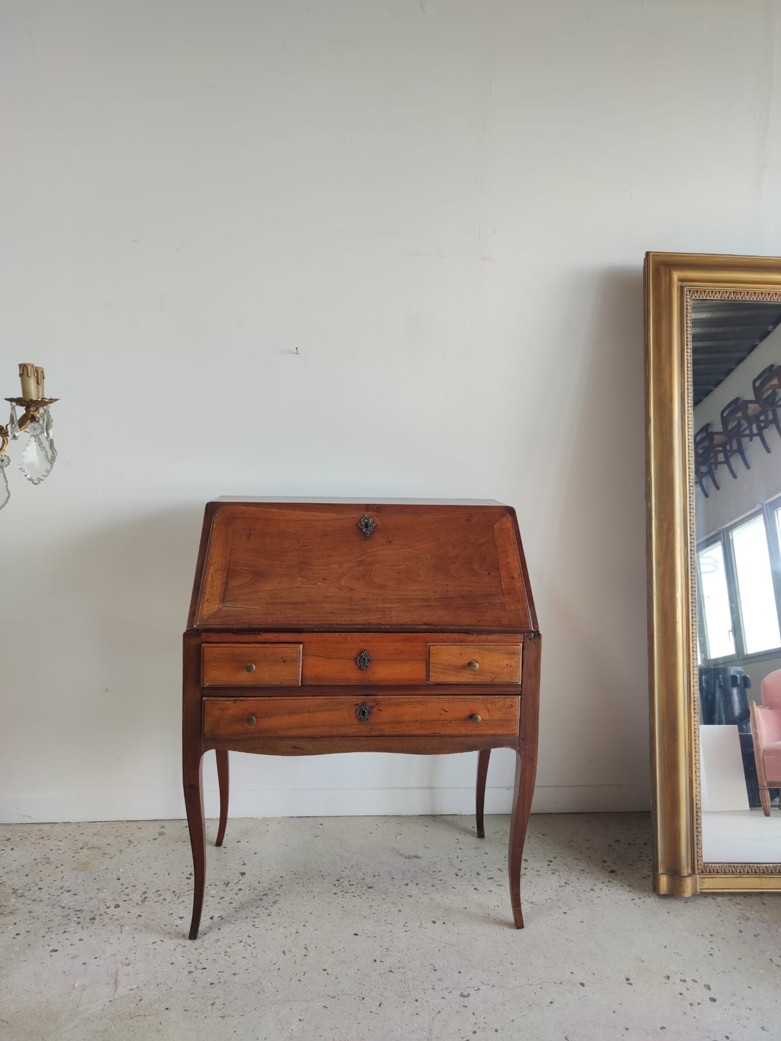 Bureau de pente en bois naturel