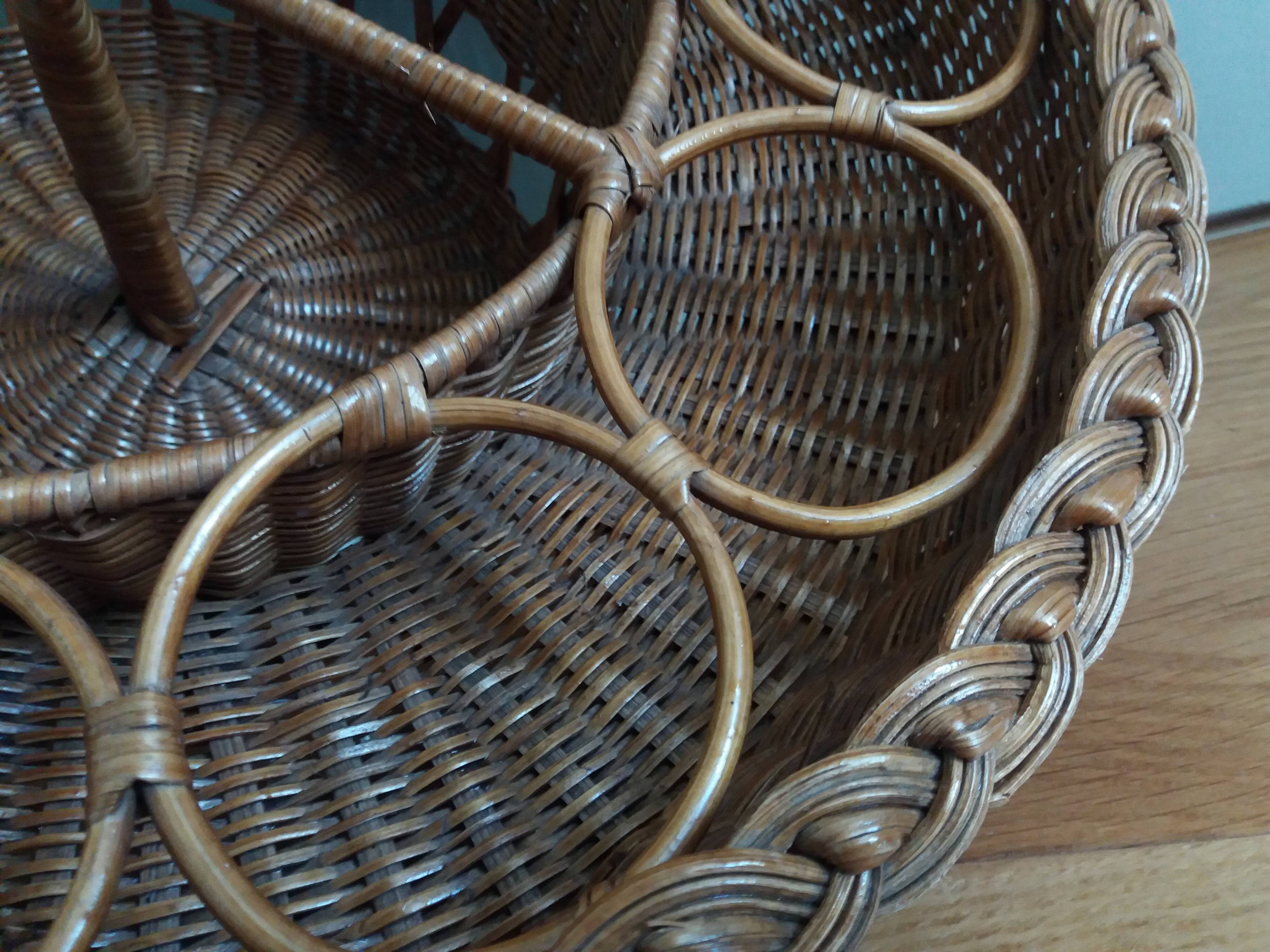 Aperitif basket for glasses and bottles in rattan wicker