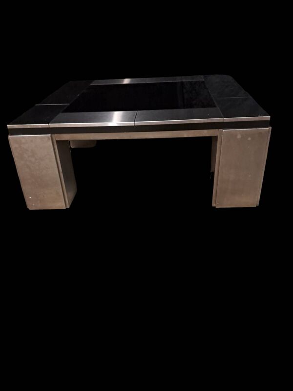 Table chromée 1970 plateau de verre noir, dans le goût de Willy Rizzo.