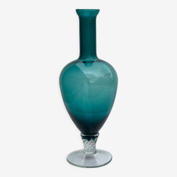 Vase en verre bleu canard sur pied transparent