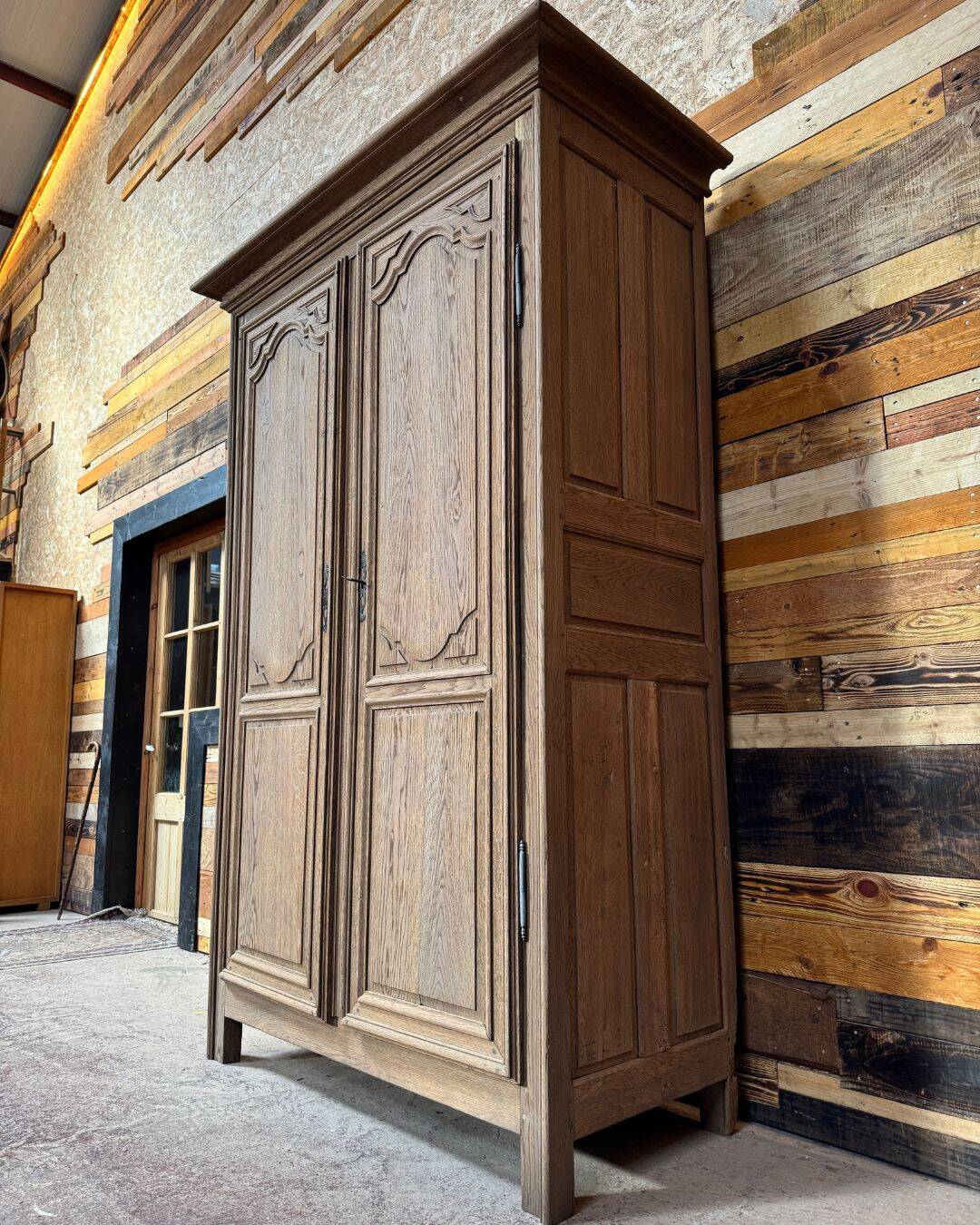 Aero-blasted oak wardrobe