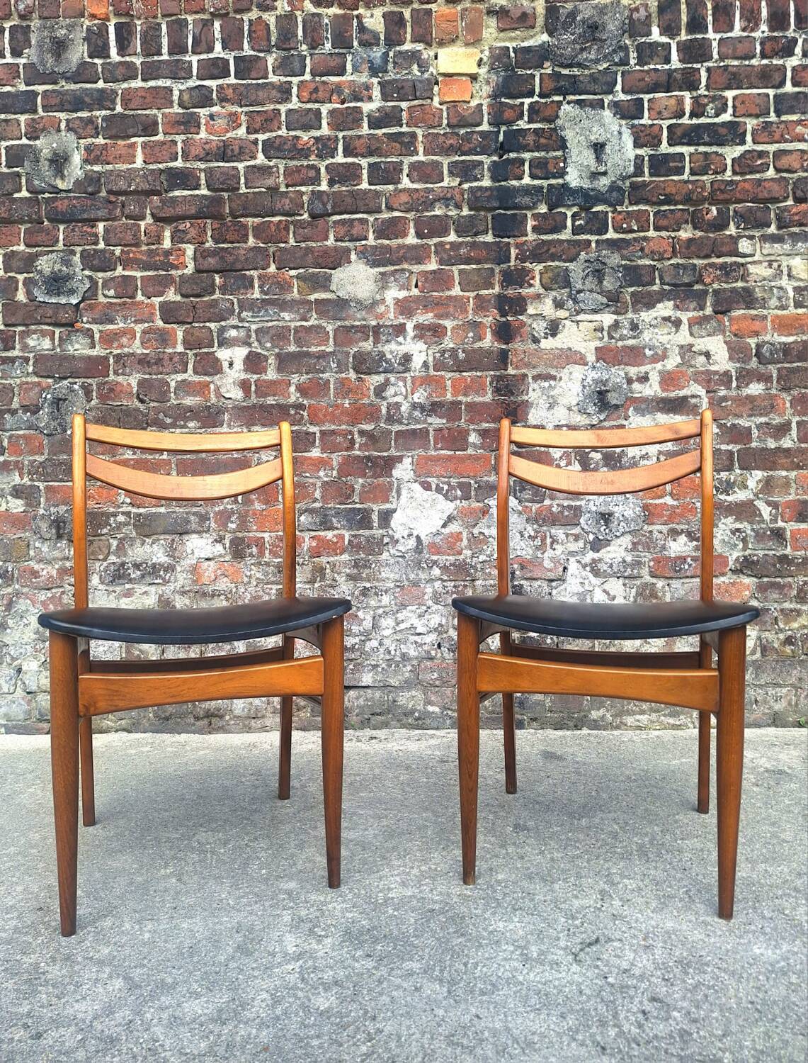 Paire de chaises vintage en teck, meubles sièges anciens