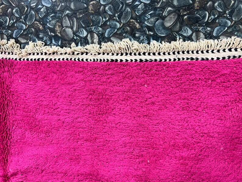Tapis marocain en laine naturelle écru à motifs géométriques 250cmx150cm