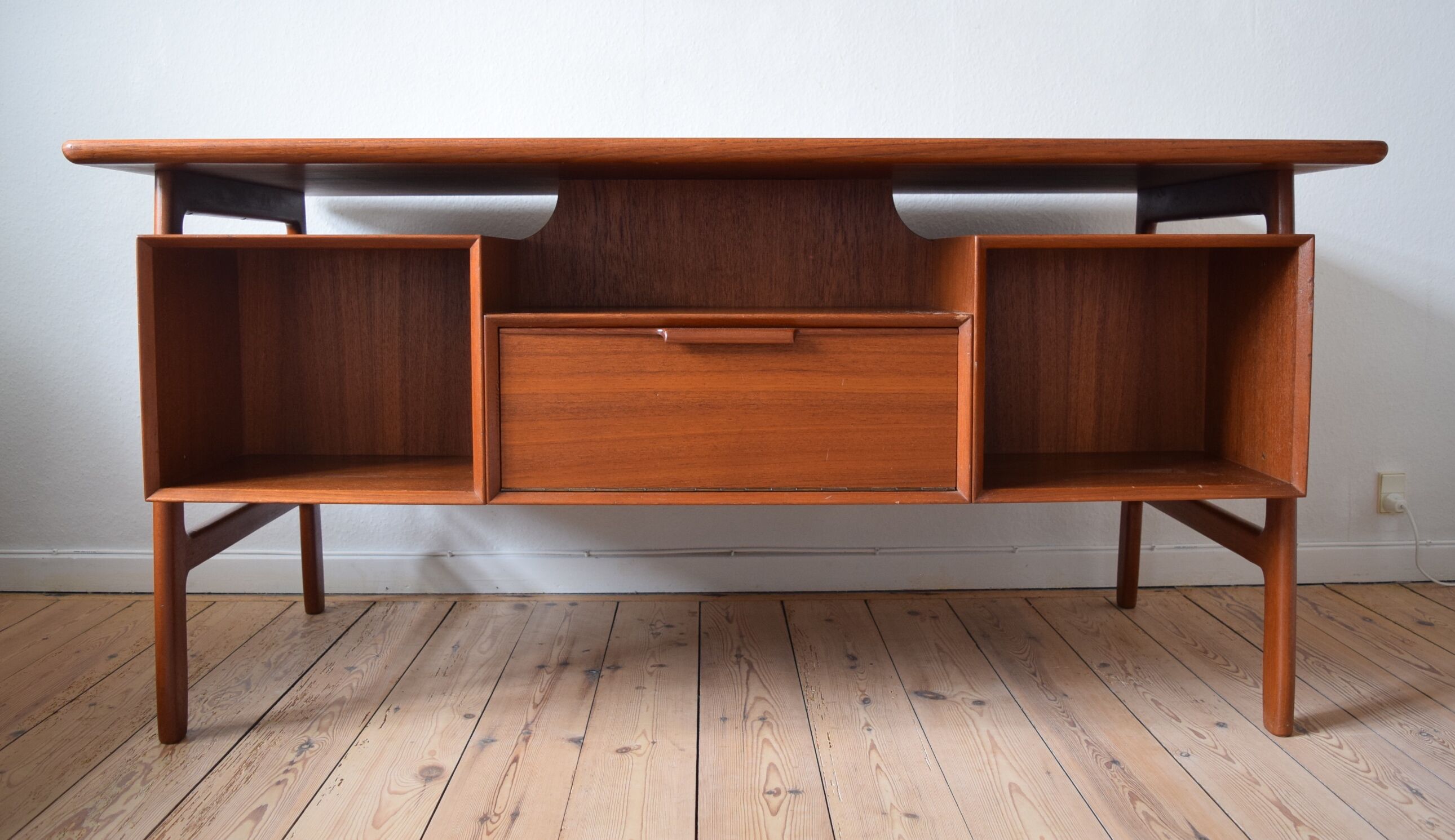 Danish model 75 desk by Gunni Omann 1960