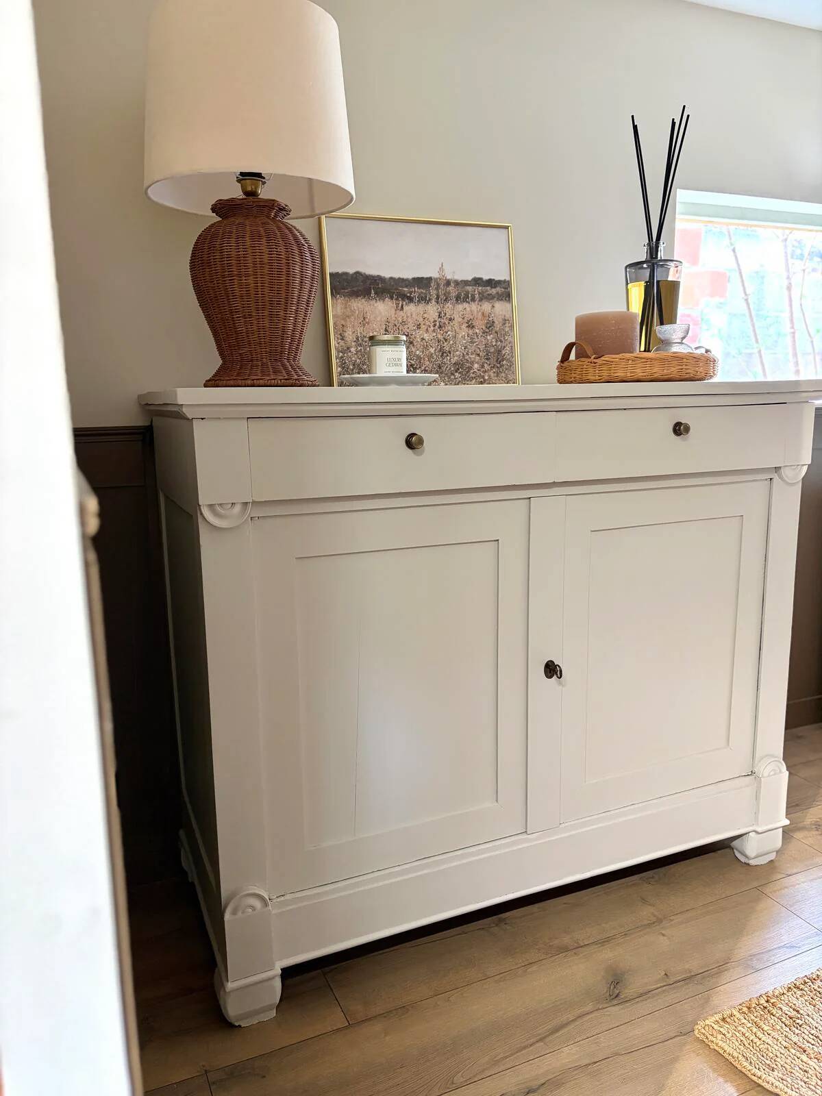Buffet haut en bois peint - greige