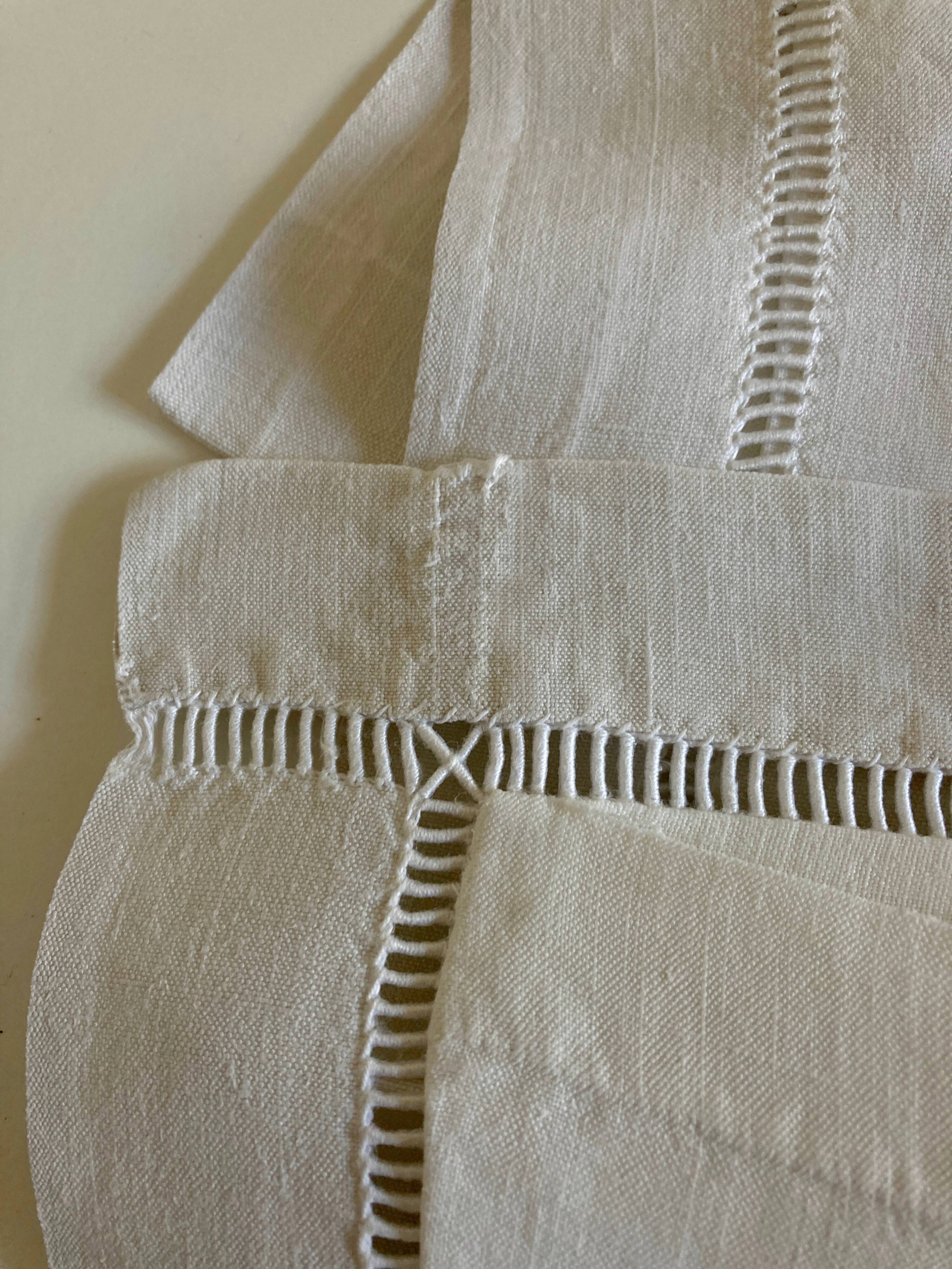 Paire de taies d'oreillers toile de lin brodée de pois et jours sans monogramme