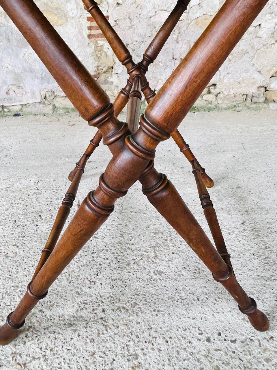 Folding side table in turned wood and marquetry circa 30's/40's