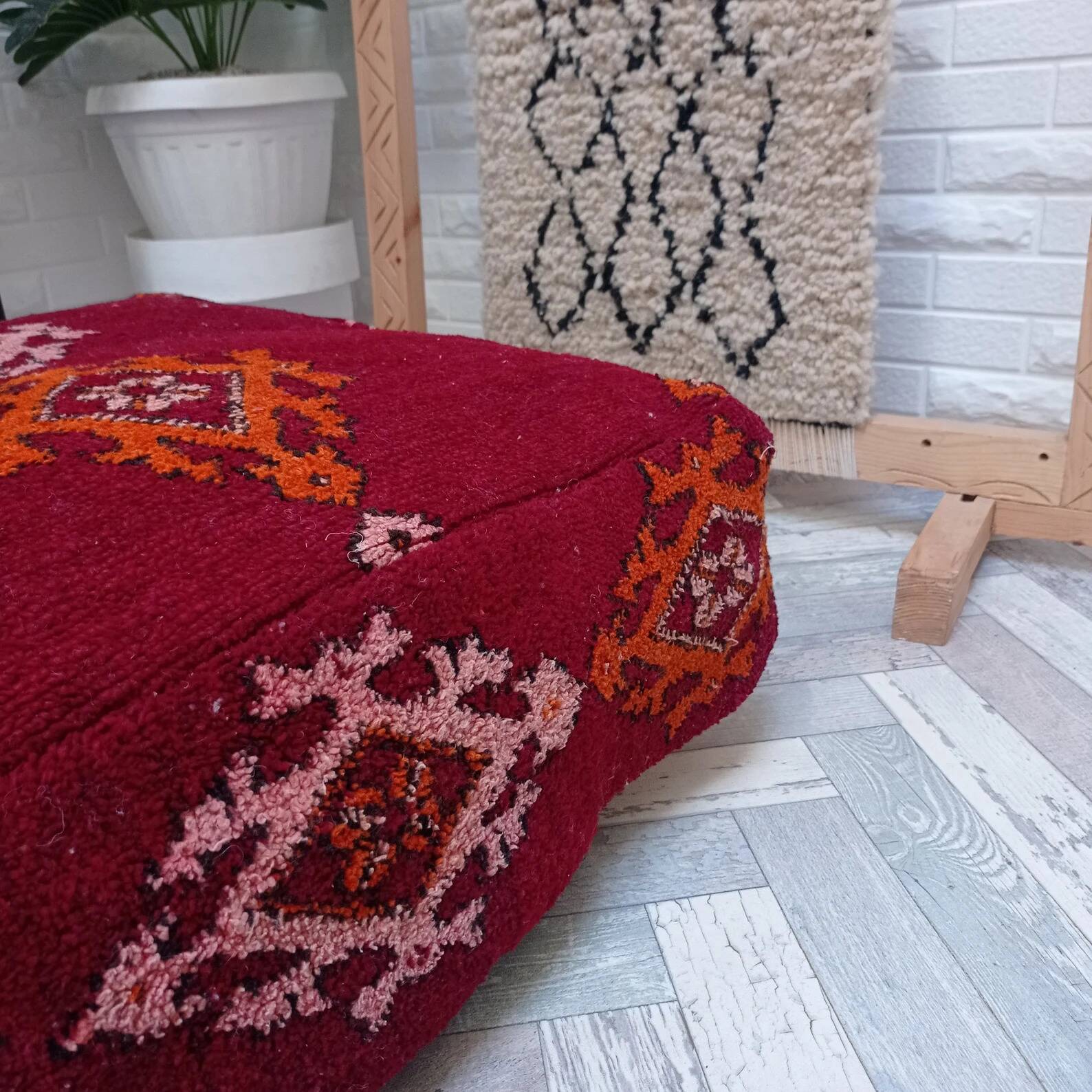 Handmade Berber pouf in wool 60 X 60 X 20 CM