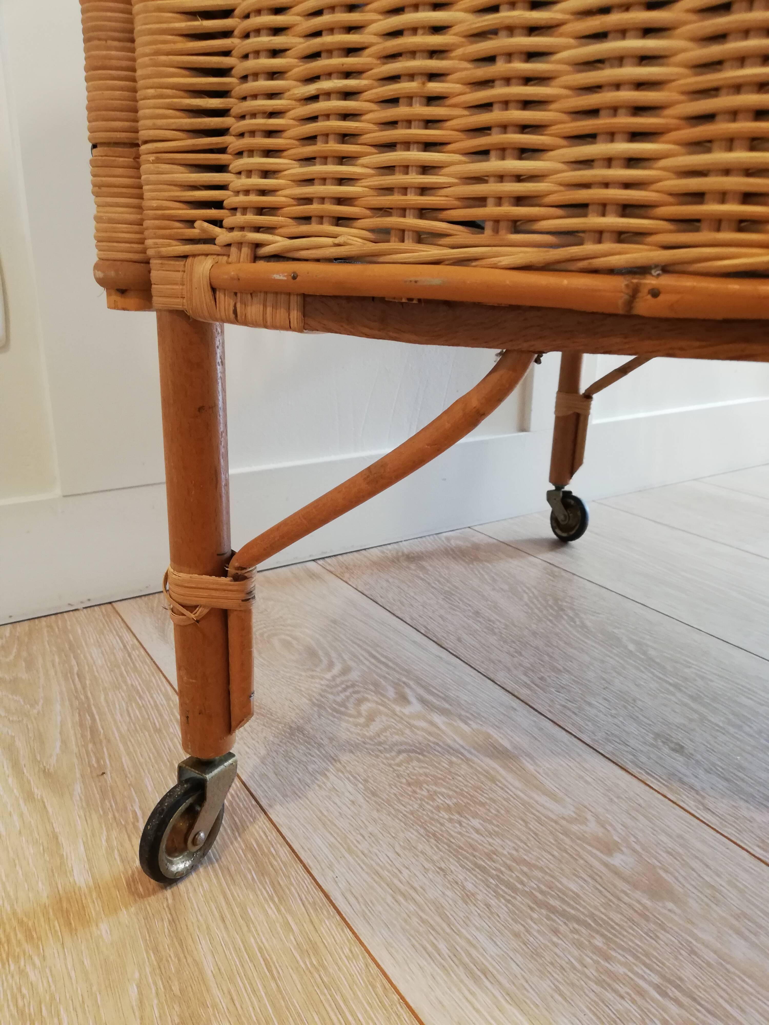 Vintage rattan baby bed