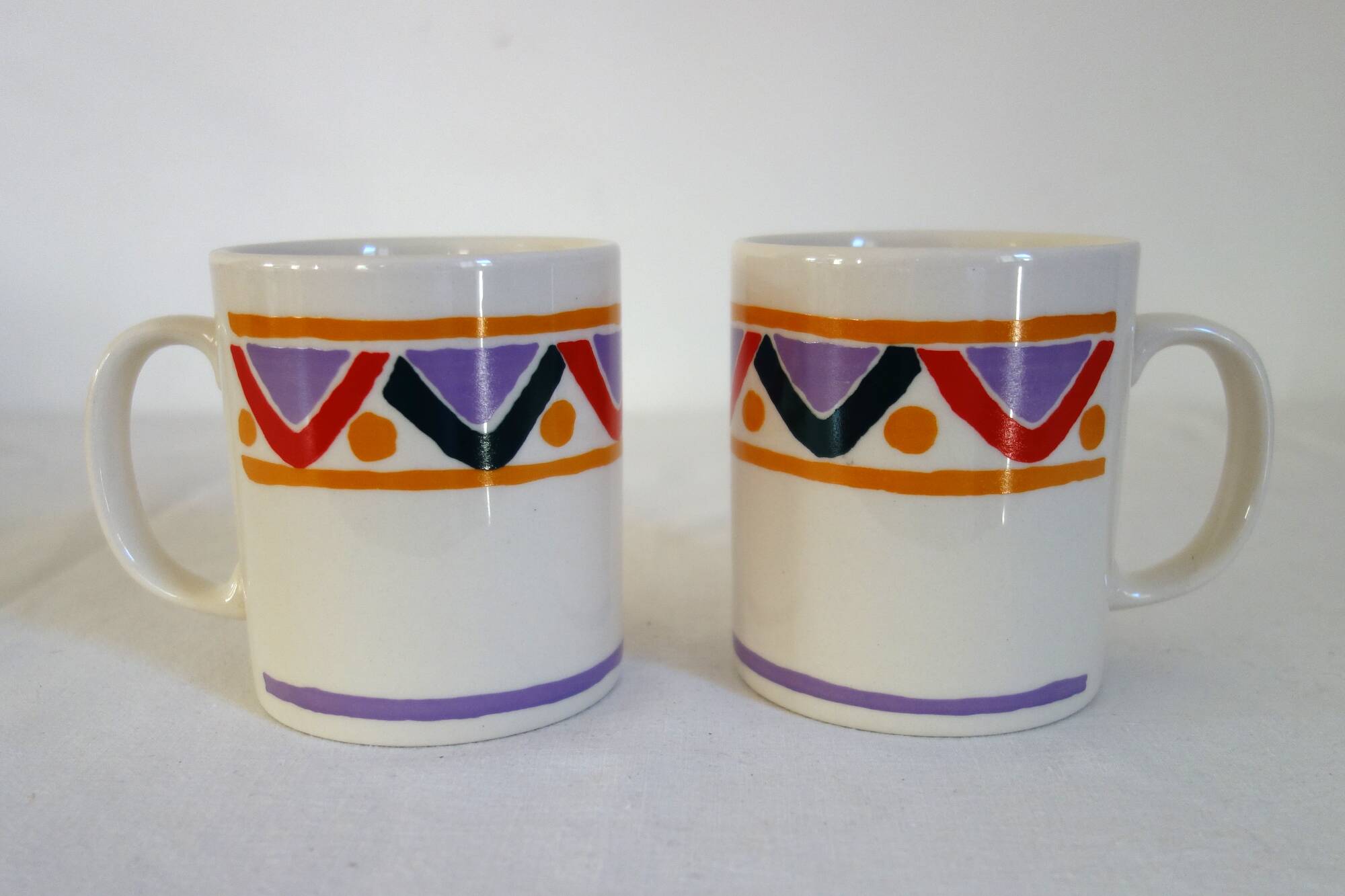 6 vintage Mobil ceramic mugs