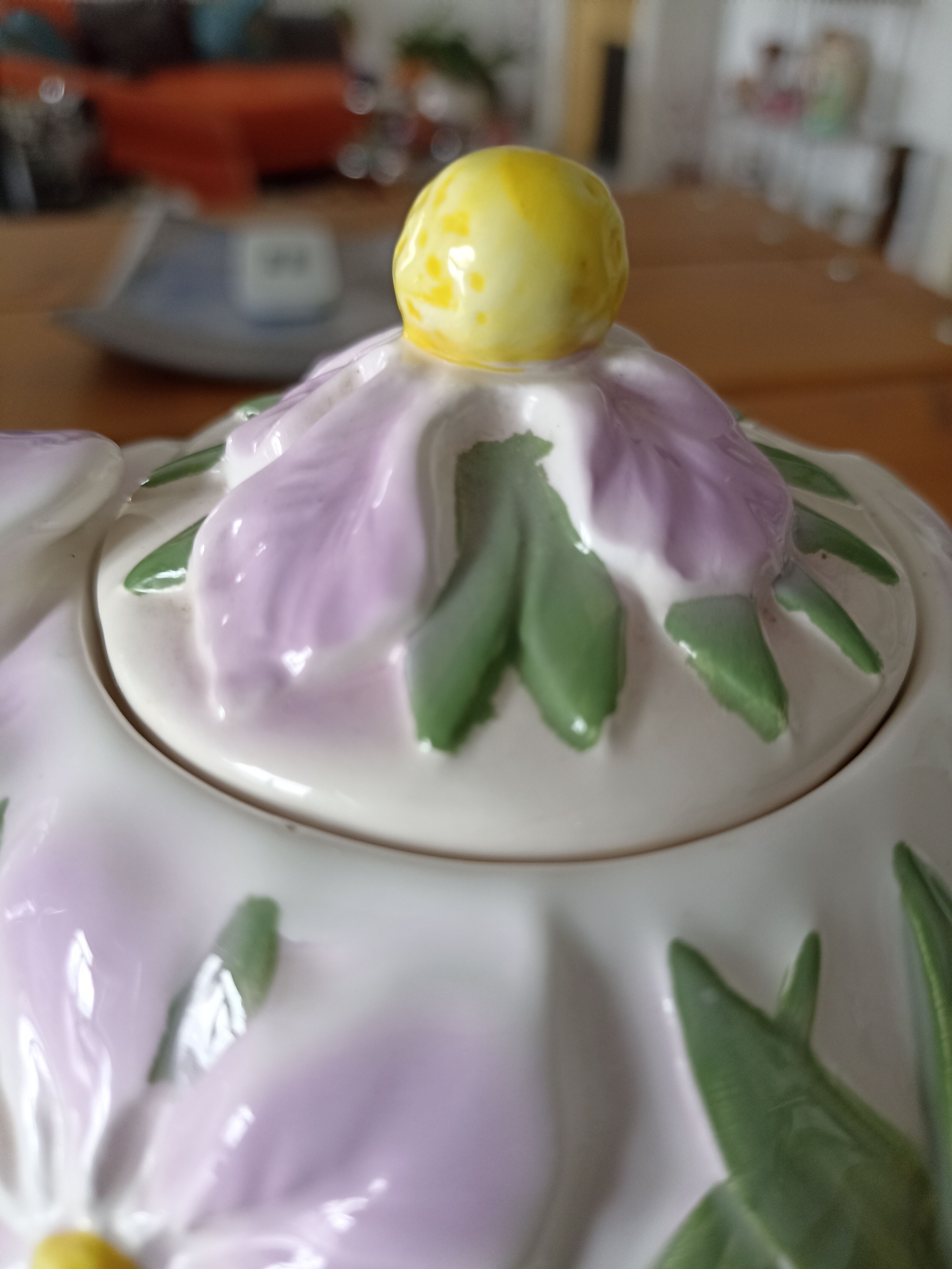 Slurry tea decoration floral violets