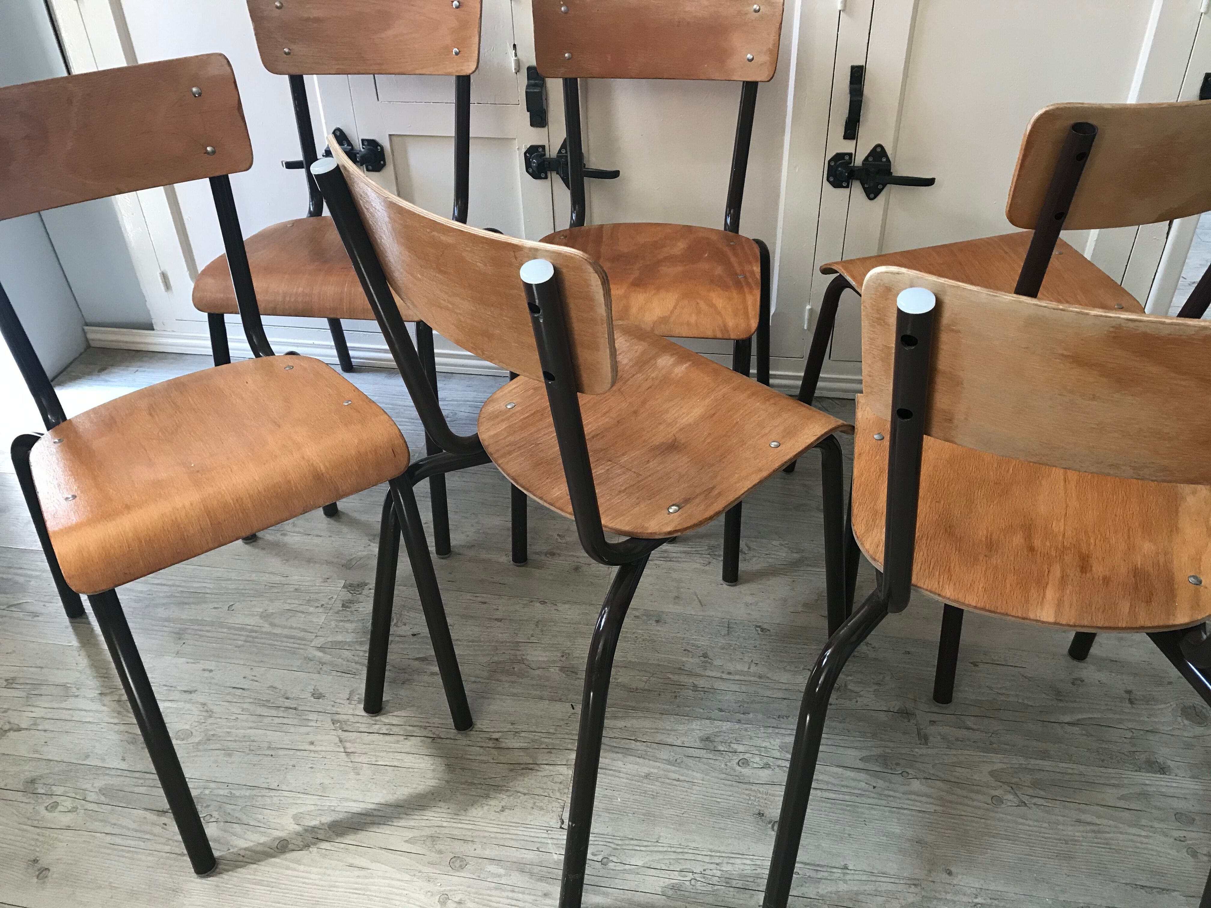 Lot of 6 vintage school chairs