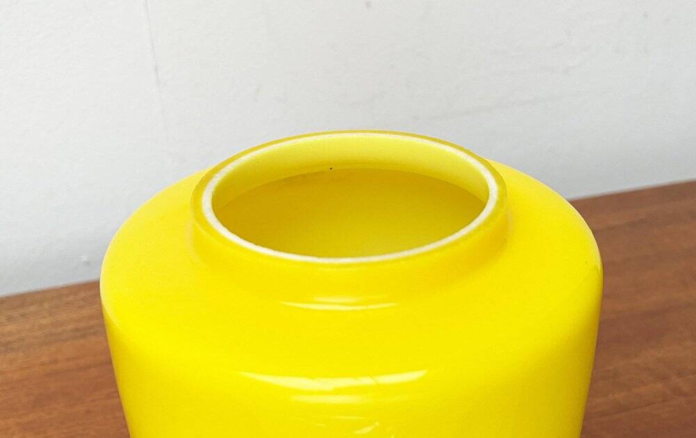 Mid-century yellow glass table lamp model 120 by Uno & Östen Kristiansson for Luxus, Vittsjö, Sweden, 1950s.