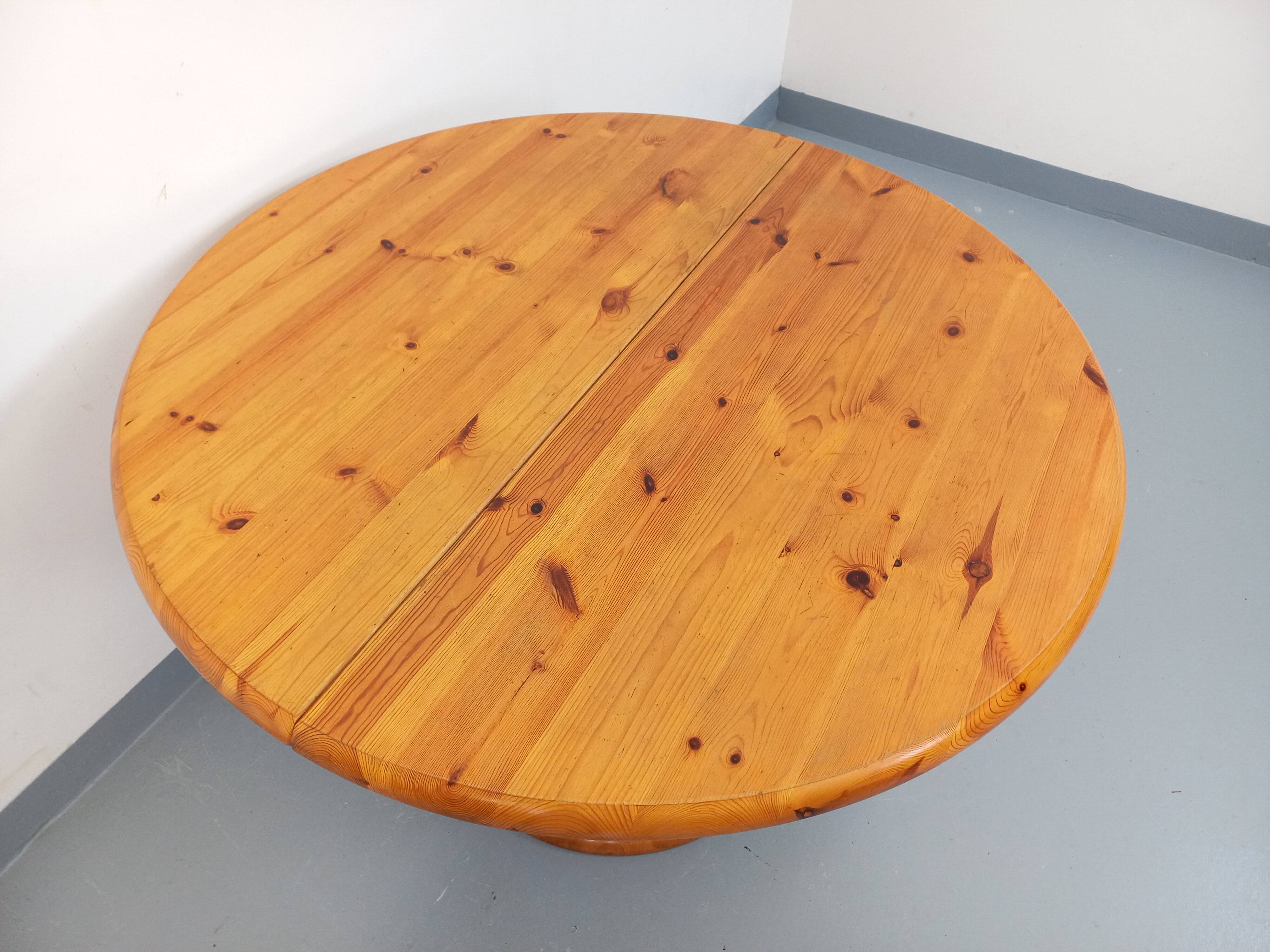 Vintage Scandinavian round dining table Rainer Daumiller in pine.