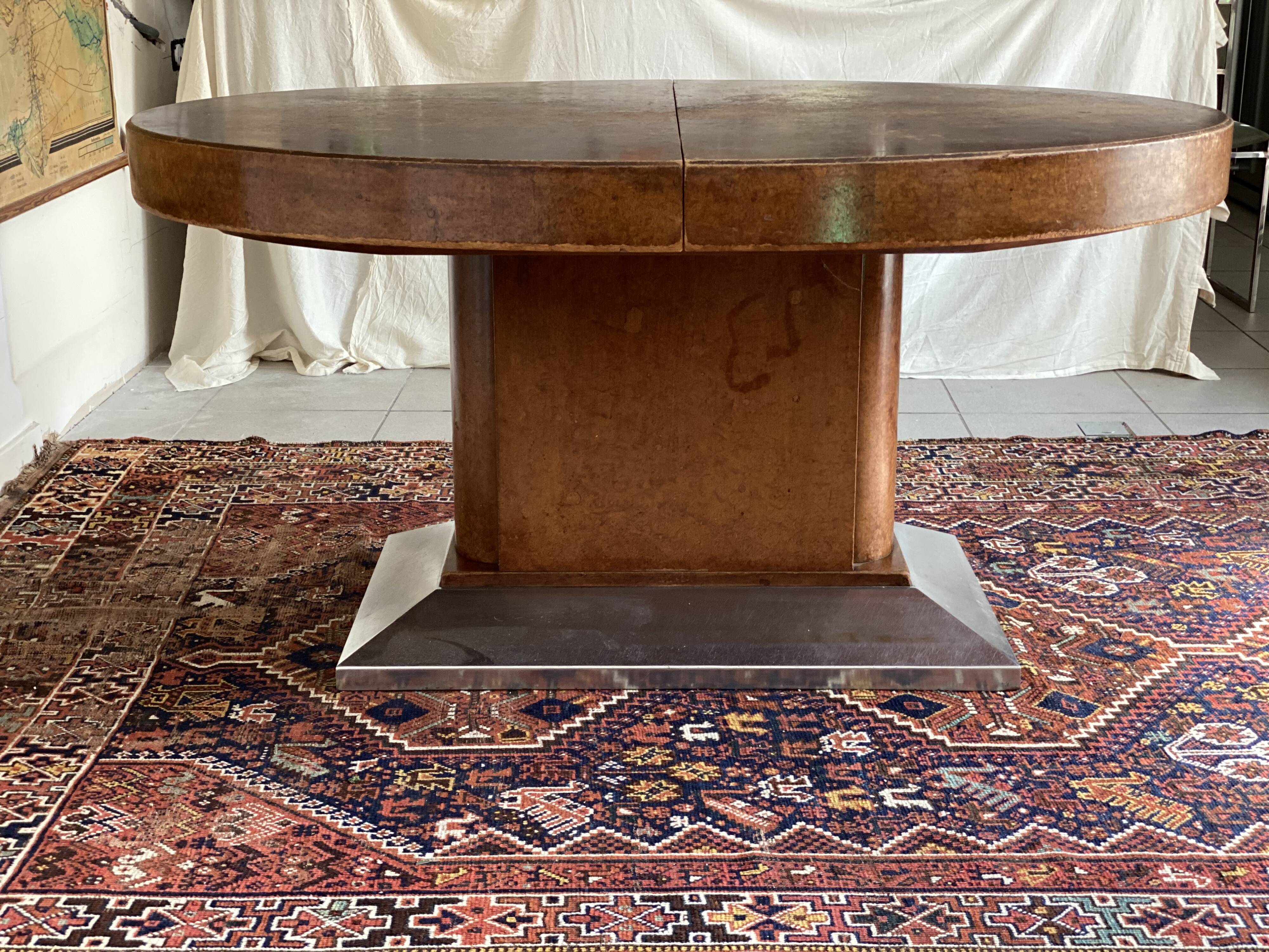 Art deco dining room table
