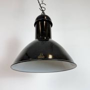 Lampe suspendue industrielle en émail noir de AEG, années 1930