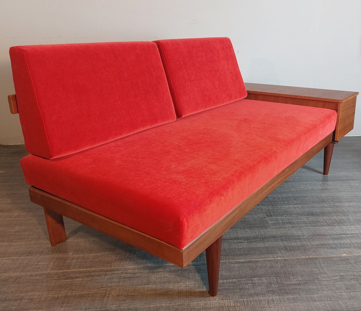 Daybed norvégien par Ekornes, en teck et tissu rouge, 1960