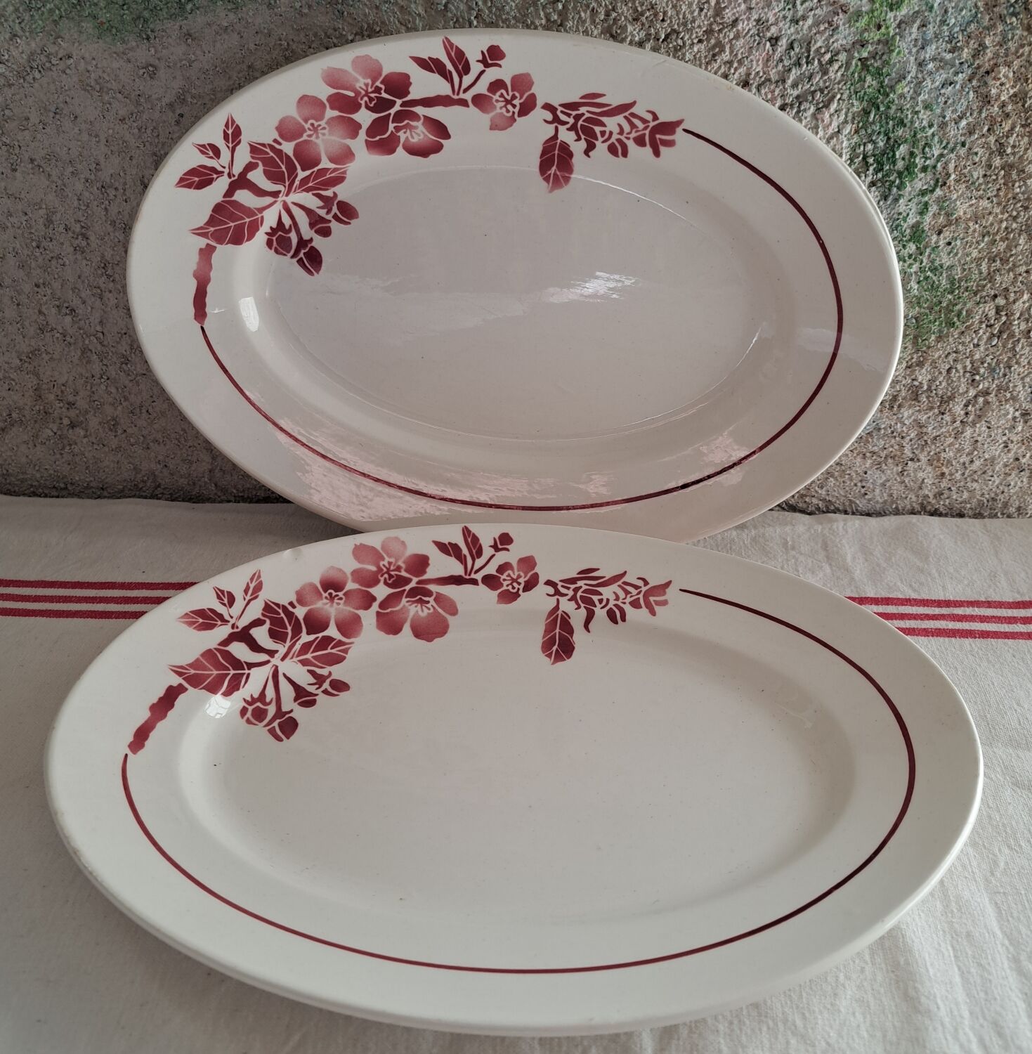 Duo of oval dishes