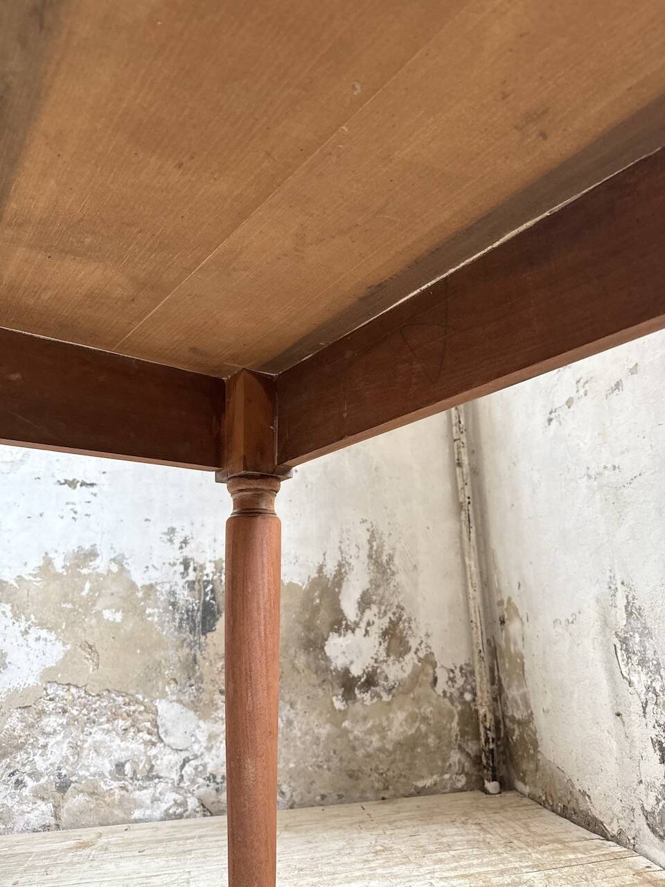 Turned leg cherry table 160cm