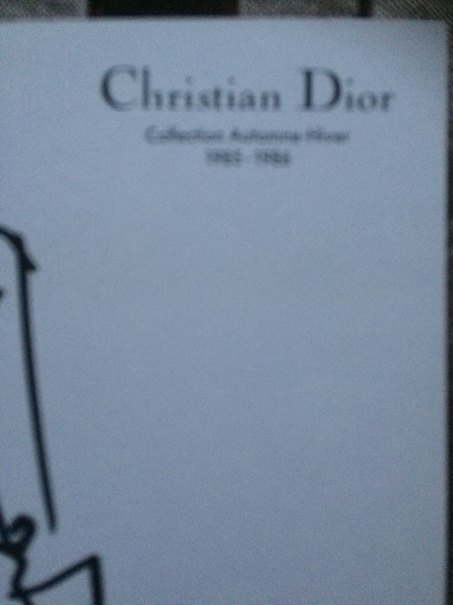 Croquis de mode Christian Dior accompagnée d'une photographie