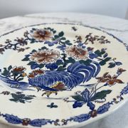Assiette ancienne en faïence de Gien — modèle “Coq aux Pivoines”