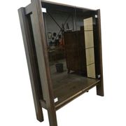 Vitrine vintage en bois massif avec verre fumé