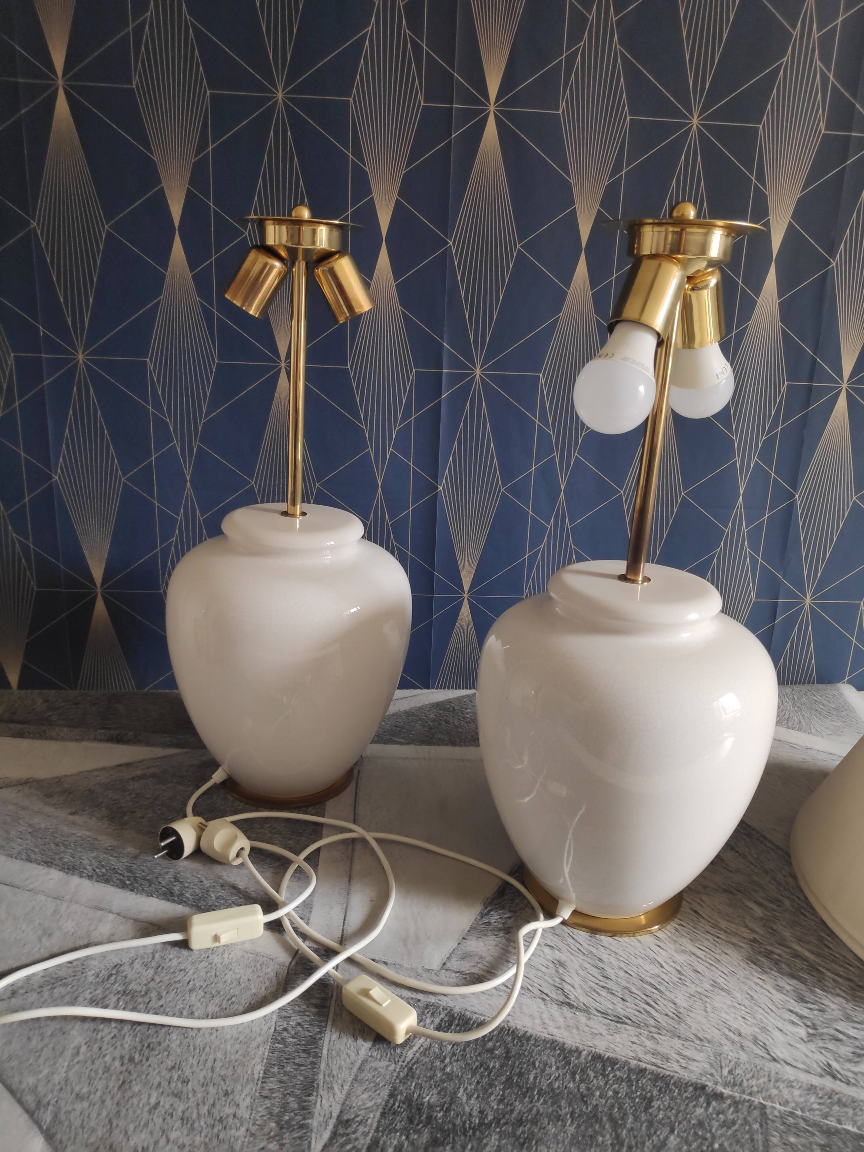 Lamps 2 white cracked ceramic foot fires