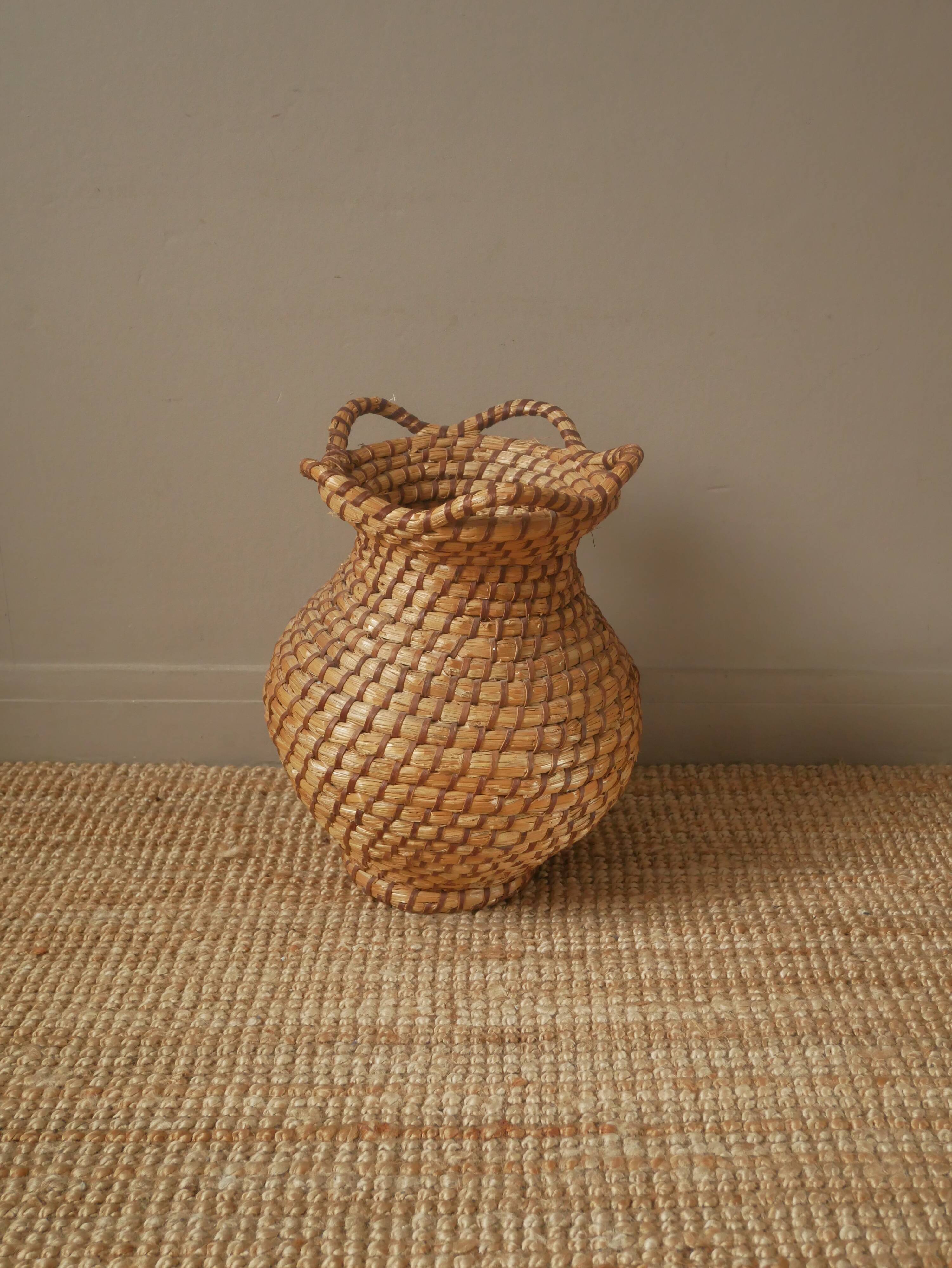 Vase braided natural fiber ethnic decoration tribal bohemian countryside artisanal manufacturing jar