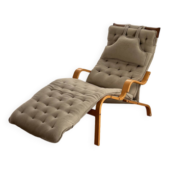 Scandinavian lounge chair