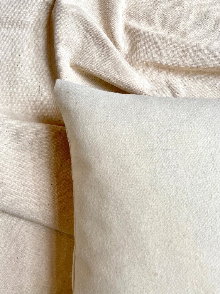 Beige wool cushion - 40 cm