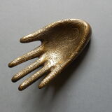 Empty-pocket brass hand