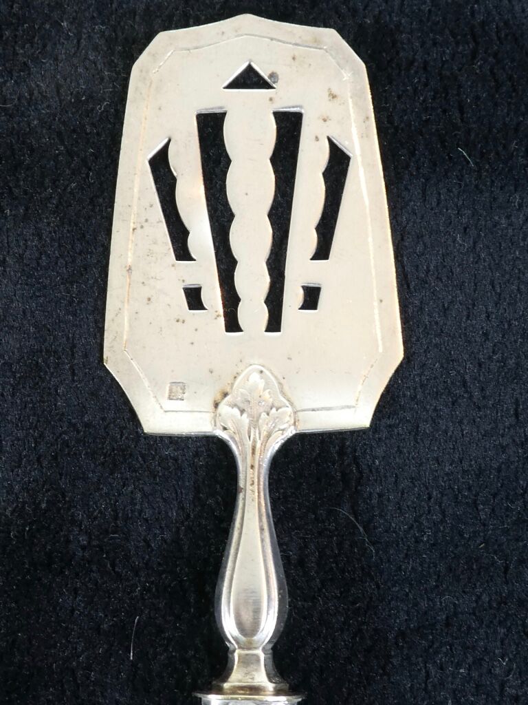 Service cover has mignardises art deco solid silver stuffed minerve