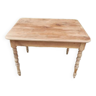 Aero-gummed solid table