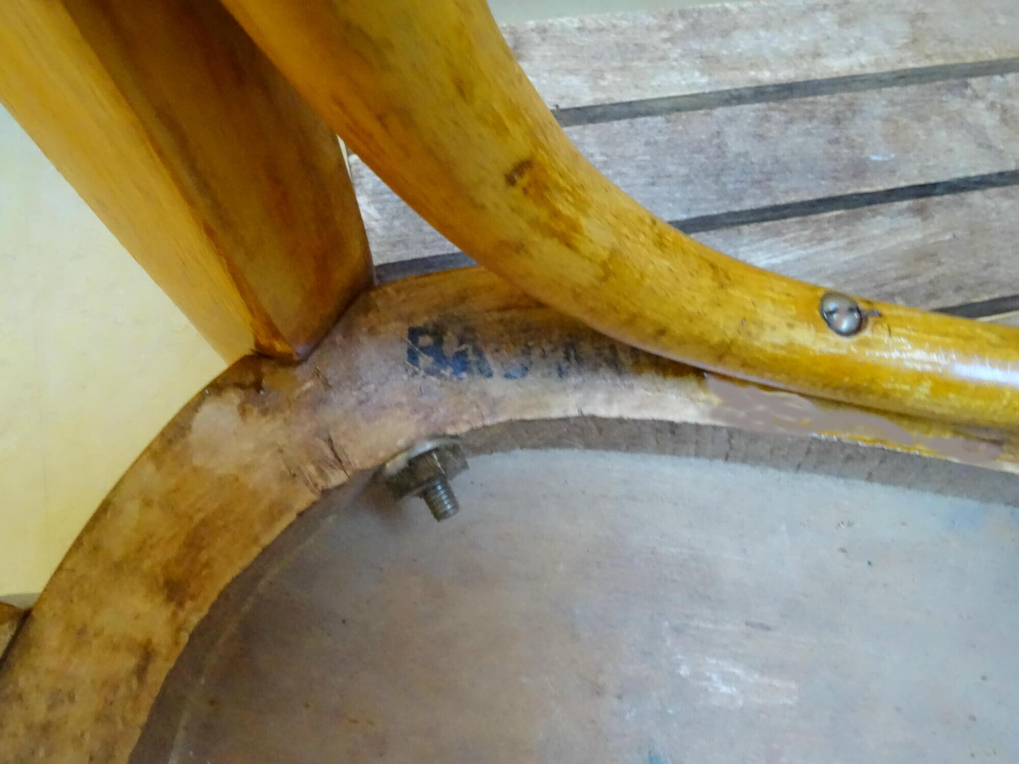 Chaise enfant baumann 1955 modèle , chêne-doré type bistrot bois courbé