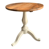 Triod pedestal table