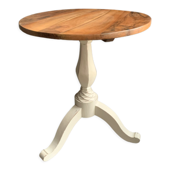 Triod pedestal table