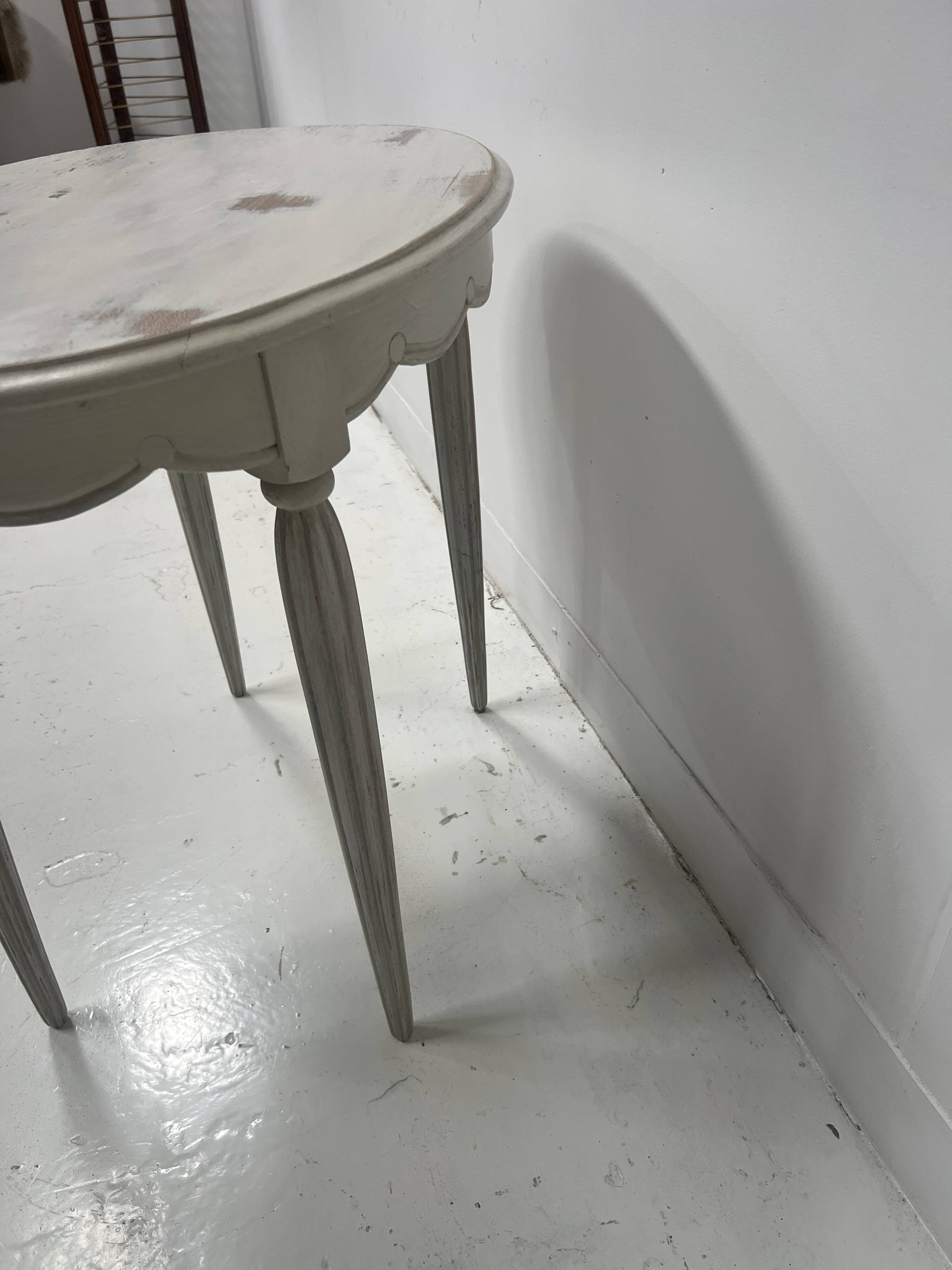 Art Deco style guéridon in patinated beech, 20th century.