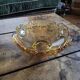 Coupe sur pied en verre ambre doré – design géométrique vintage