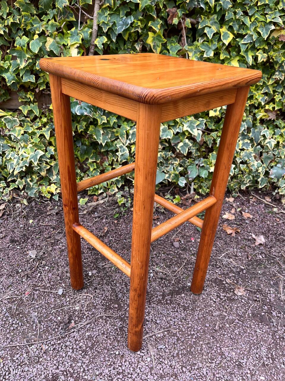 Square high stool in pine