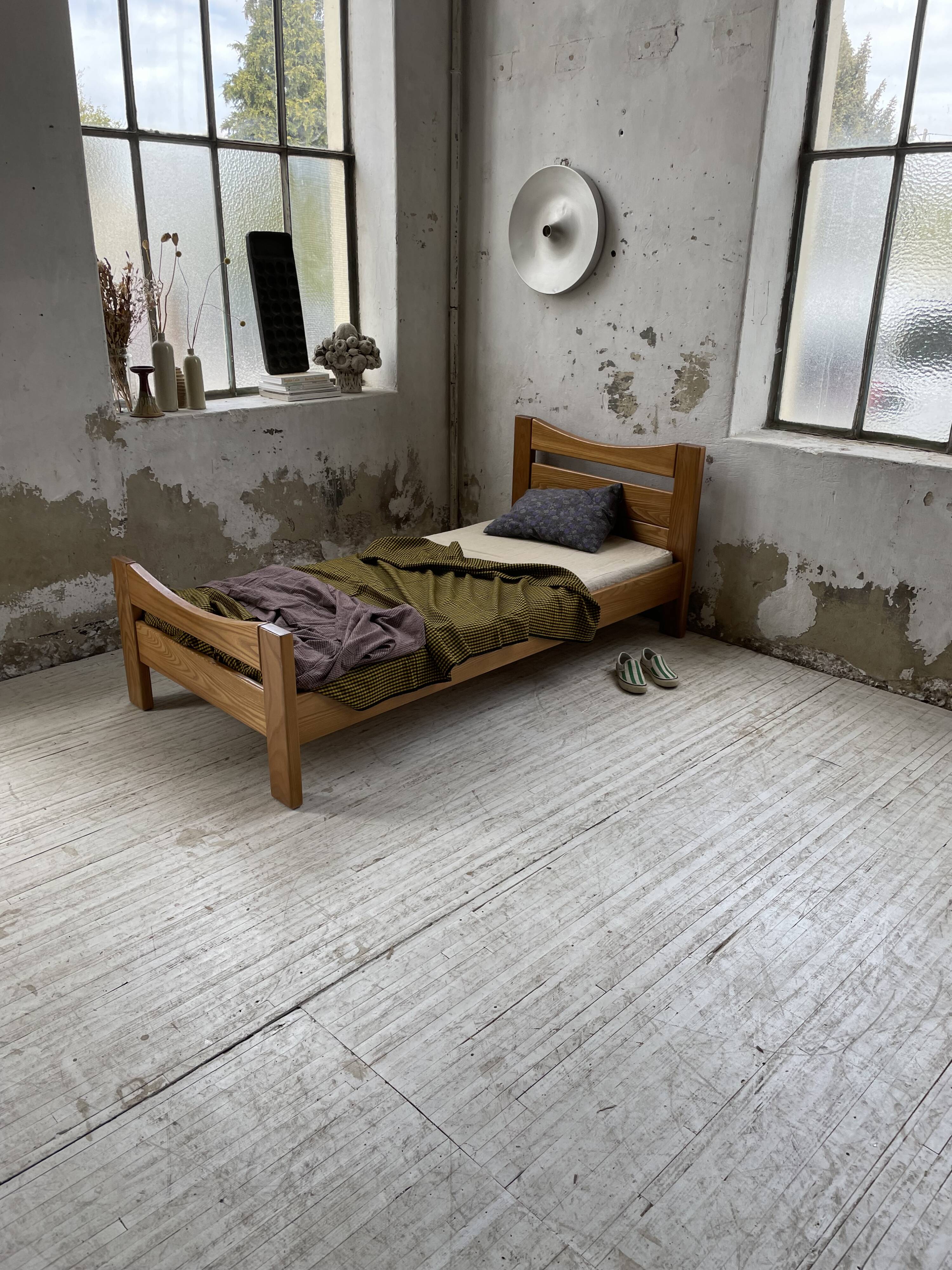 Maison Regain solid single bed