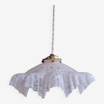 Pleated opaline suspension