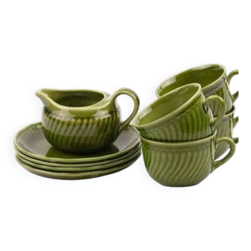 Lot de 4 tasses et pot à lait Boch en porcelaine verte