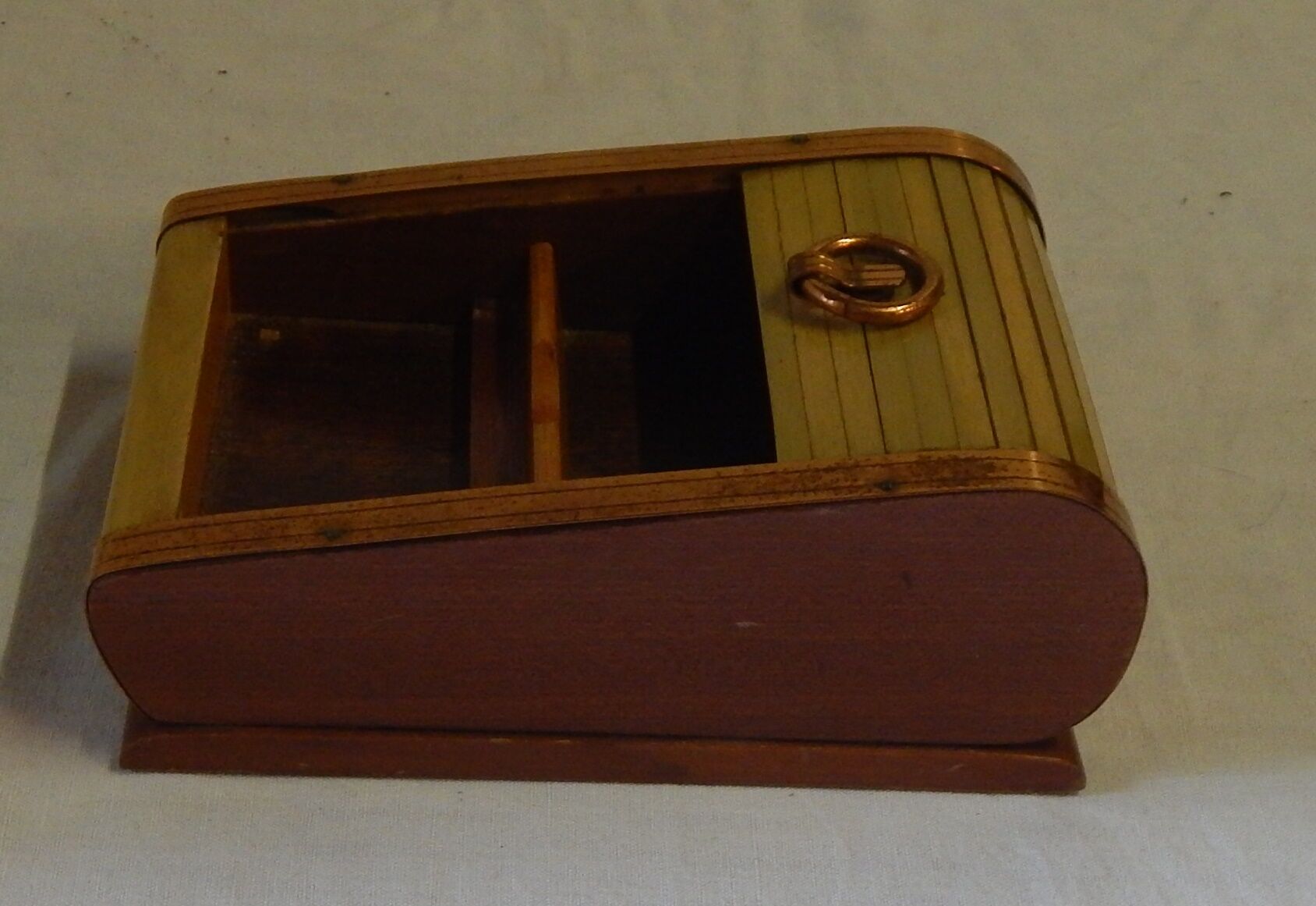 Boîte vintage en bois pour cartes et jetons