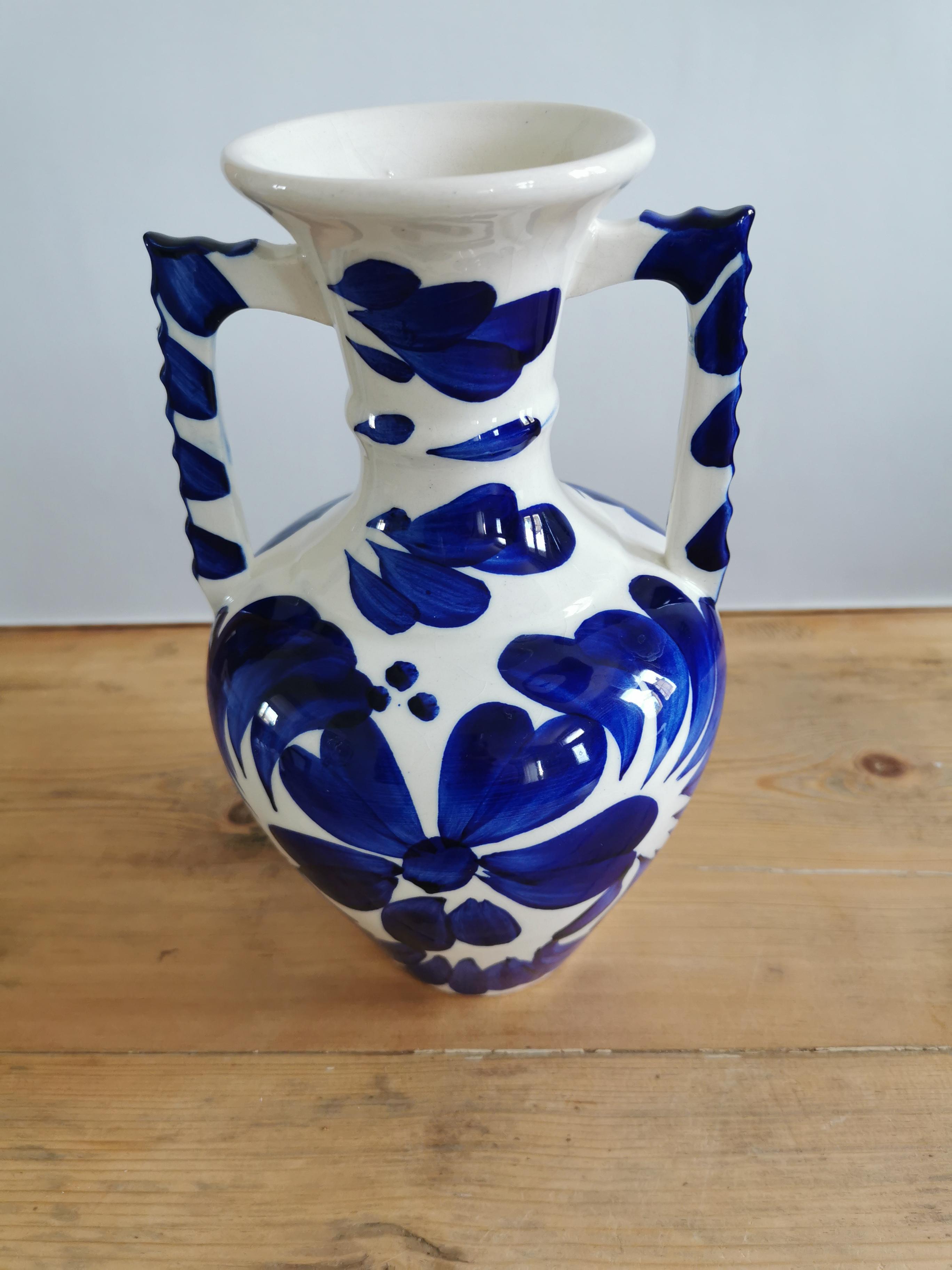 Baluster vase in painted ceramic decoration flowers