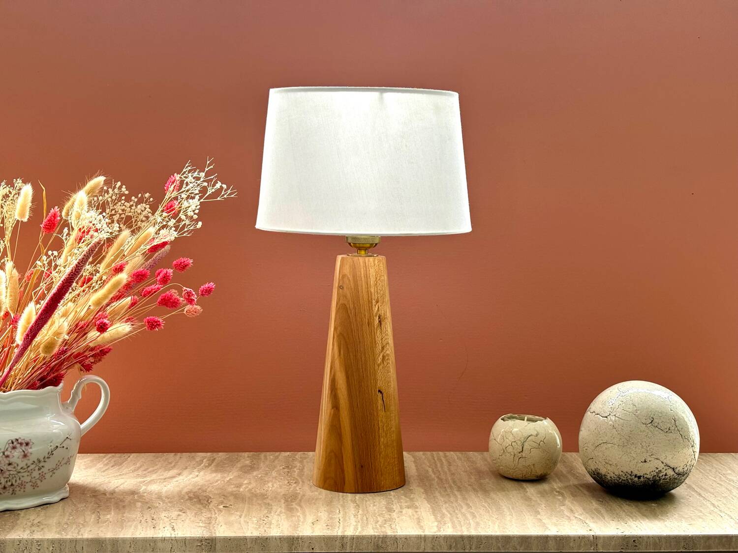 Elegant table lamp made of recycled solid wood for a warm and sustainable atmosphere "CÔNE"
