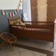 Lit bébé vintage en bois et rotin année 60