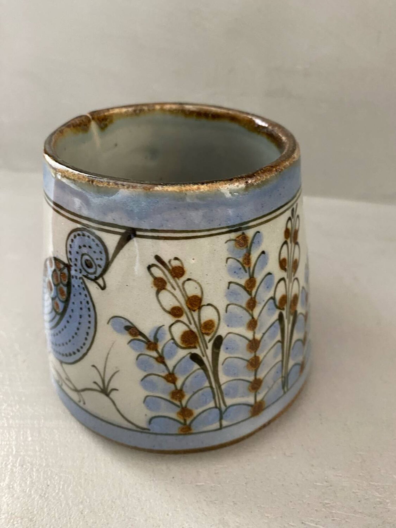 Vase mug en céramique artisanat mexicain signé oiseau fleur