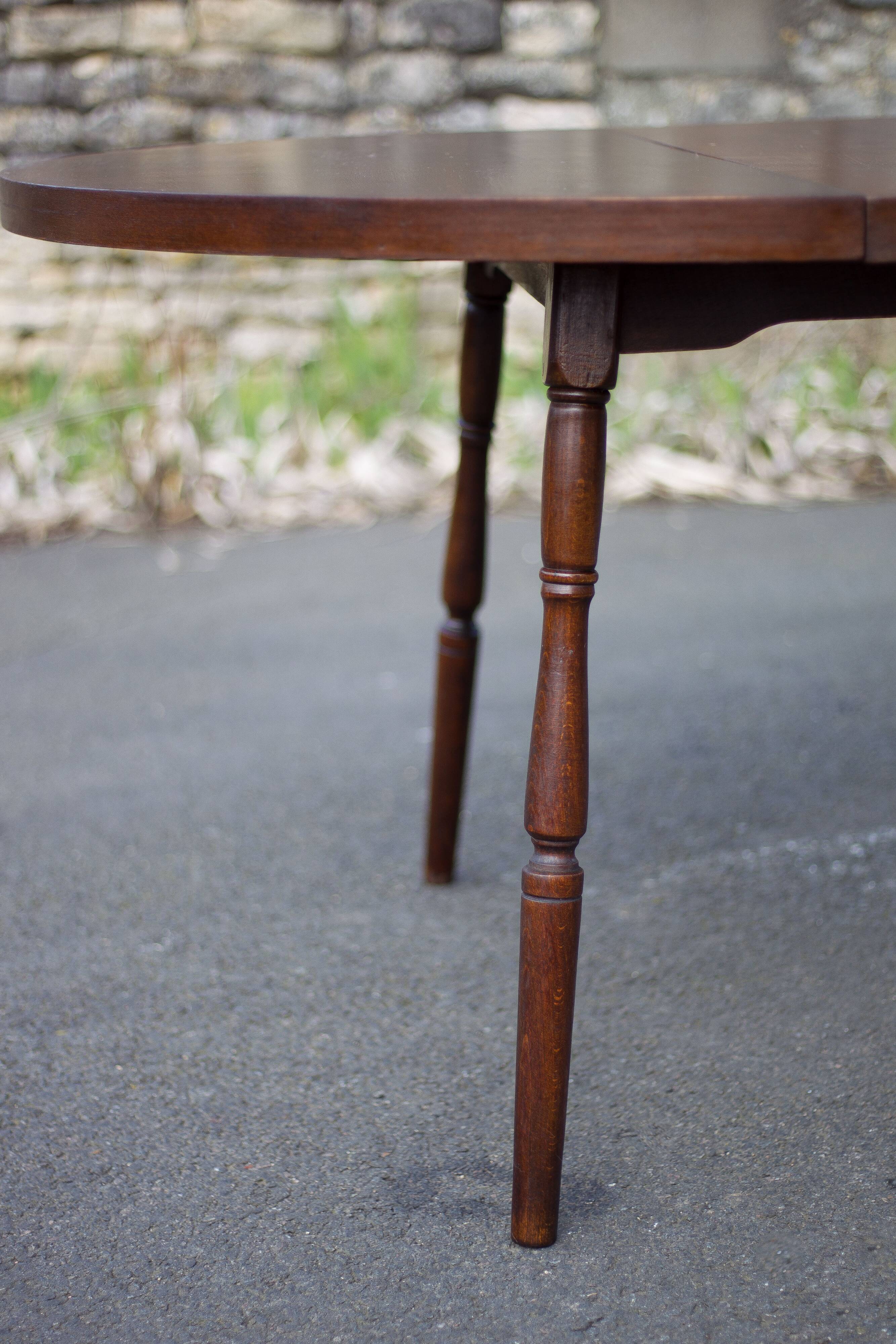 Round wooden table with 1 extension, wooden dining table, dining room table, kitchen table