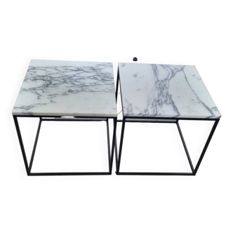 2 tables d'appoint en marbre et métal